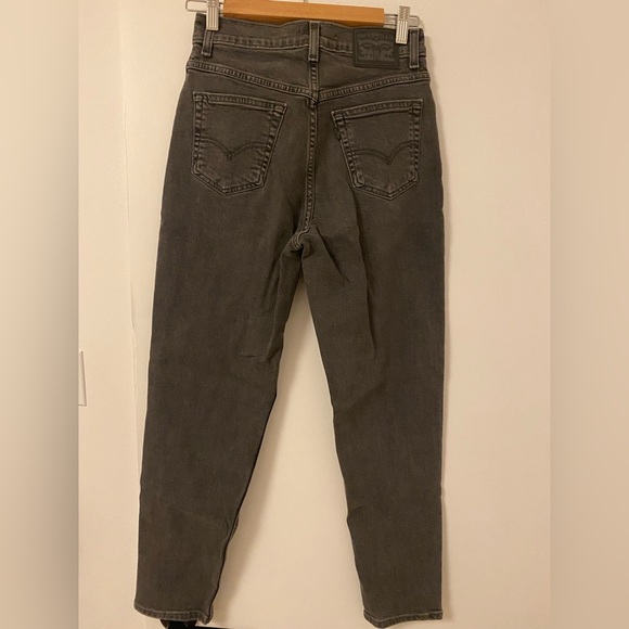 Levi’s Mom Fit Jeans - Picture 3 of 3